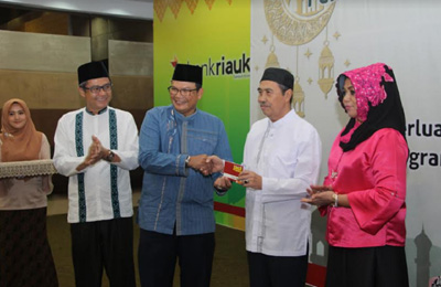 Gubernur Riau Gunakan Tabungan Sinar Wadiah Bank Riau Kepri